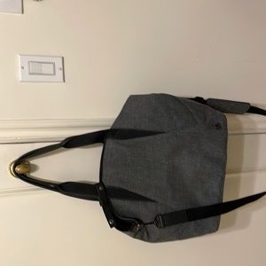 Lulu Lemon fabric bag, handle strap or adjustable shoulder strap, leather trim